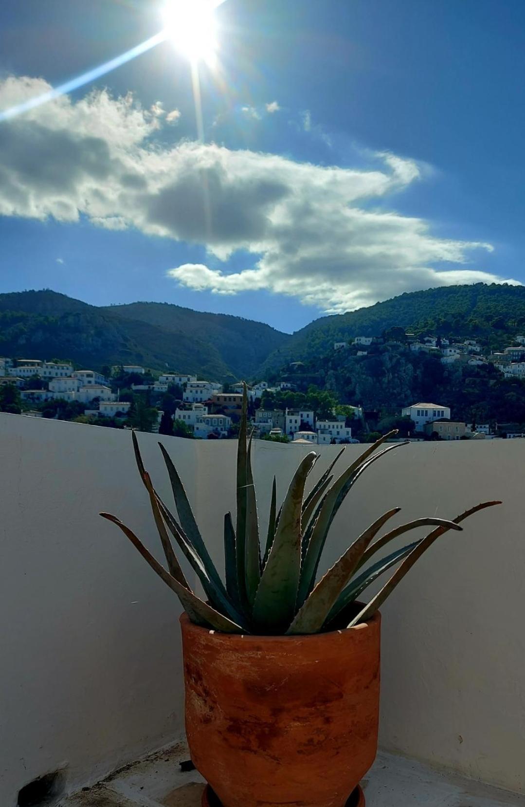 Christina'S Stone House Apartment Hydra  Luaran gambar